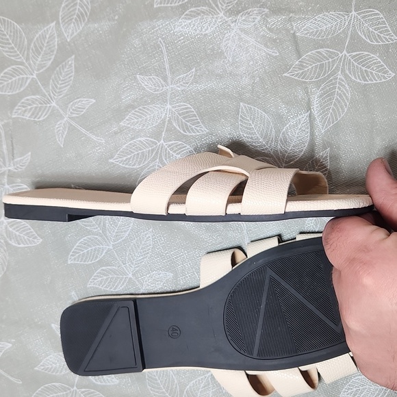 Women's Crocodile Embossed Flat Sandals Cross Strappy Open Toe Slide - Picture 3 of 5